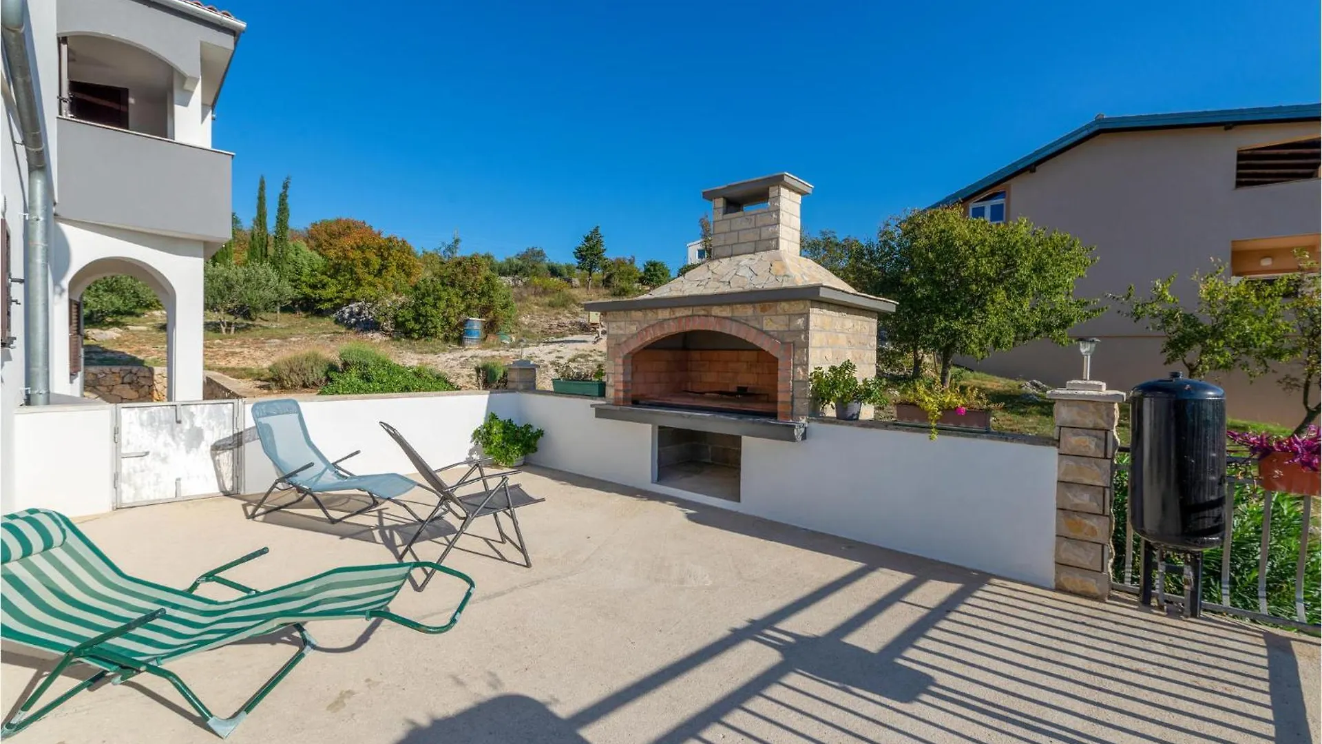 Lovely Apartment In Rovanjska With House Sea View